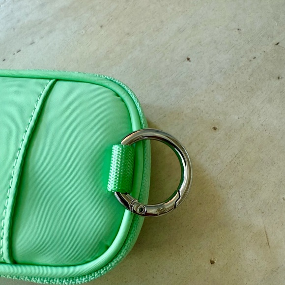 Lululemon Clippable Nano Pouch& Silicone Keychain NWT ๐โ๐ฉ๐โ๐ฉ๐โ๐ฉ - Picture 10 of 10